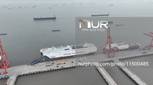 HOEGH AURORA, the world's largest and most environmentally friendly vehicle carrier, docks at Taicang Port Area to load vehicles on its maid...