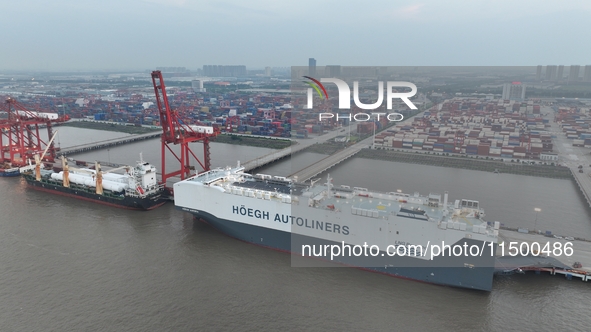 HOEGH AURORA, the world's largest and most environmentally friendly vehicle carrier, docks at Taicang Port Area to load vehicles on its maid...