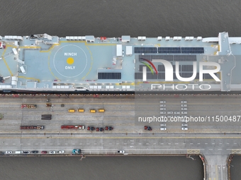 HOEGH AURORA, the world's largest and most environmentally friendly vehicle carrier, docks at Taicang Port Area to load vehicles on its maid...