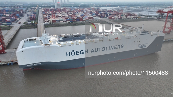 HOEGH AURORA, the world's largest and most environmentally friendly vehicle carrier, docks at Taicang Port Area to load vehicles on its maid...