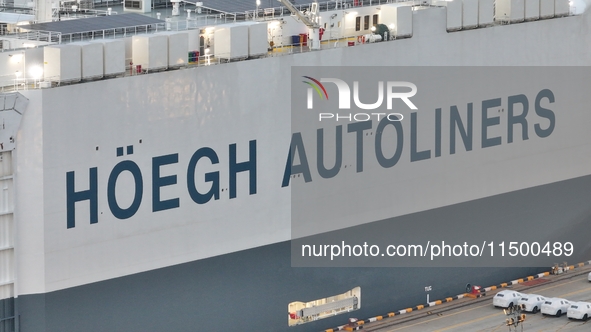 HOEGH AURORA, the world's largest and most environmentally friendly vehicle carrier, docks at Taicang Port Area to load vehicles on its maid...