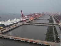 HOEGH AURORA, the world's largest and most environmentally friendly vehicle carrier, docks at Taicang Port Area to load vehicles on its maid...