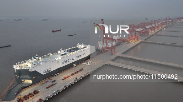 HOEGH AURORA, the world's largest and most environmentally friendly vehicle carrier, docks at Taicang Port Area to load vehicles on its maid...