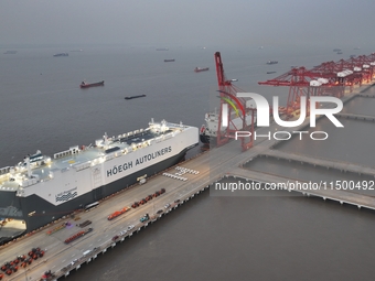 HOEGH AURORA, the world's largest and most environmentally friendly vehicle carrier, docks at Taicang Port Area to load vehicles on its maid...