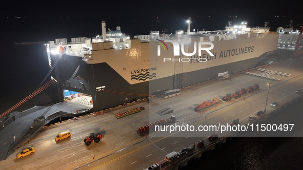 HOEGH AURORA, the world's largest and most environmentally friendly vehicle carrier, docks at Taicang Port Area to load vehicles on its maid...