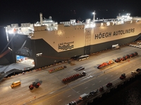 HOEGH AURORA, the world's largest and most environmentally friendly vehicle carrier, docks at Taicang Port Area to load vehicles on its maid...