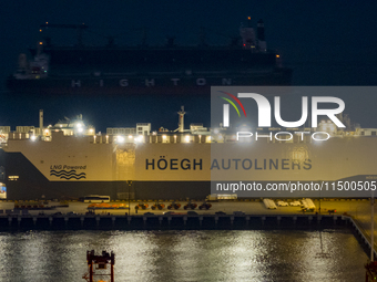 HOEGH AURORA, the world's largest and most environmentally friendly vehicle carrier, docks at Taicang Port Area to load vehicles on its maid...