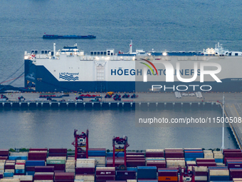 HOEGH AURORA, the world's largest and most environmentally friendly vehicle carrier, docks at Taicang Port Area to load vehicles on its maid...