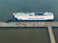 HOEGH AURORA, the world's largest and most environmentally friendly vehicle carrier, docks at Taicang Port Area to load vehicles on its maid...