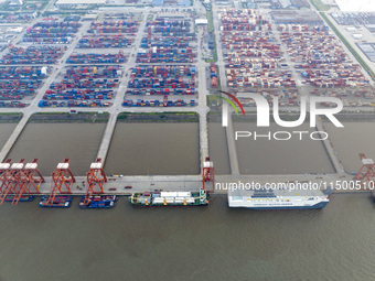 HOEGH AURORA, the world's largest and most environmentally friendly vehicle carrier, docks at Taicang Port Area to load vehicles on its maid...