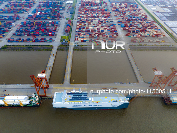 HOEGH AURORA, the world's largest and most environmentally friendly vehicle carrier, docks at Taicang Port Area to load vehicles on its maid...