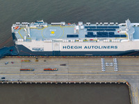 HOEGH AURORA, the world's largest and most environmentally friendly vehicle carrier, docks at Taicang Port Area to load vehicles on its maid...