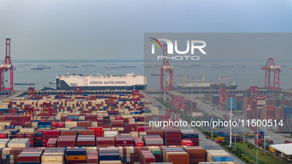 HOEGH AURORA, the world's largest and most environmentally friendly vehicle carrier, docks at Taicang Port Area to load vehicles on its maid...