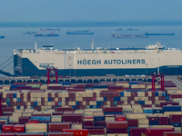 HOEGH AURORA, the world's largest and most environmentally friendly vehicle carrier, docks at Taicang Port Area to load vehicles on its maid...