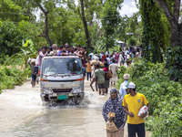 Local volunteers rescue people trapped by floods and take them to safety by car in Bishumia Hat, Mirsarai, southern Bangladesh, in Mirsarai,...