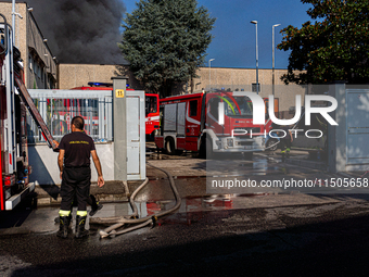 A fire breaks out at dawn on Saturday, August 24, in a food company in Pozzuoli, in the province of Naples. The blaze, still ongoing at arou...