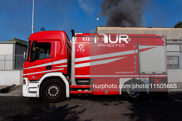 A fire breaks out at dawn on Saturday, August 24, in a food company in Pozzuoli, in the province of Naples. The blaze, still ongoing at arou...