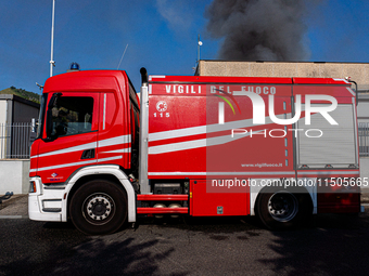 A fire breaks out at dawn on Saturday, August 24, in a food company in Pozzuoli, in the province of Naples. The blaze, still ongoing at arou...