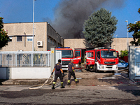 A fire breaks out at dawn on Saturday, August 24, in a food company in Pozzuoli, in the province of Naples. The blaze, still ongoing at arou...