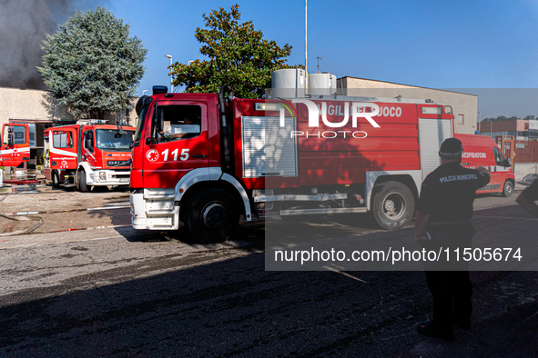 A fire breaks out at dawn on Saturday, August 24, in a food company in Pozzuoli, in the province of Naples. The blaze, still ongoing at arou...