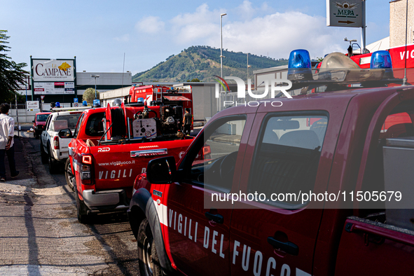 A fire breaks out at dawn on Saturday, August 24, in a food company in Pozzuoli, in the province of Naples. The blaze, still ongoing at arou...