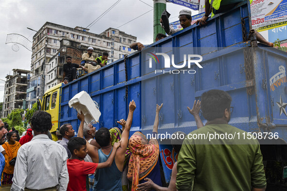 Local people want relief from volunteers in Feni district in Chittagong division, Bangladesh, on August 24, 2024. 