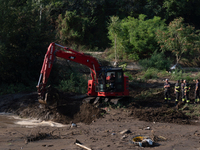 The search for the two missing people in San Felice a Cancello, in the Caserta area, continues unabated. Mother and son are swept away by th...