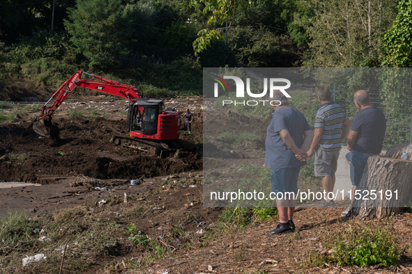 The search for the two missing people in San Felice a Cancello, in the Caserta area, continues unabated. Mother and son are swept away by th...