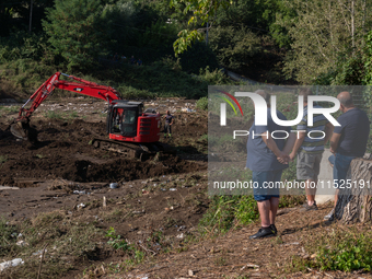 The search for the two missing people in San Felice a Cancello, in the Caserta area, continues unabated. Mother and son are swept away by th...