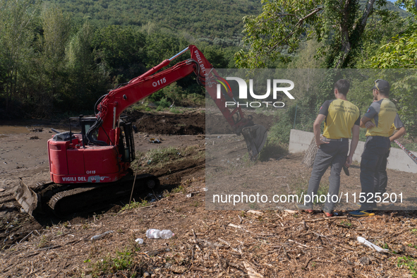 The search for the two missing people in San Felice a Cancello, in the Caserta area, continues unabated. Mother and son are swept away by th...