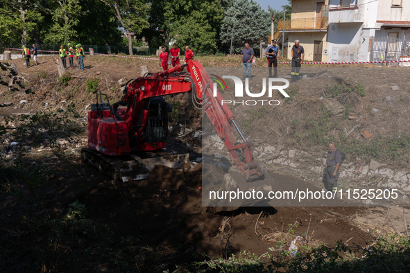 The search for the two missing people in San Felice a Cancello, in the Caserta area, continues unabated. Mother and son are swept away by th...