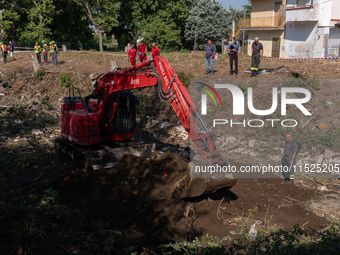 The search for the two missing people in San Felice a Cancello, in the Caserta area, continues unabated. Mother and son are swept away by th...