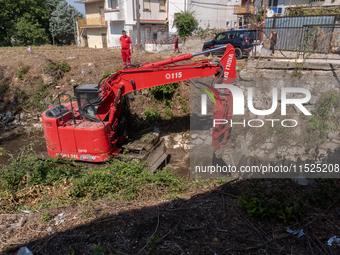 The search for the two missing people in San Felice a Cancello, in the Caserta area, continues unabated. Mother and son are swept away by th...