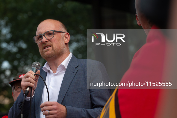 Soren Link, the mayor of Duisburg, shows support to steel workers in front of the gate of the Thyssenkrupp industrial area in Duisburg, Germ...