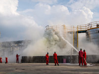 Enterprise personnel cool down and put out a fire on a methanol storage tank at the site of a hazardous chemical production safety accident...