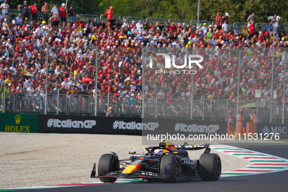 Max Verstappen of the Netherlands drives the Oracle Red Bull Racing RB20 Honda RBPT during the Formula 1 Pirelli Gran Premio d'Italia 2024 i...