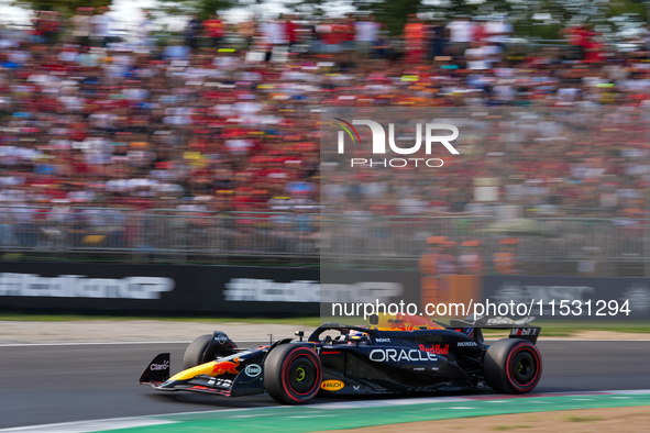 Max Verstappen of the Netherlands drives the Oracle Red Bull Racing RB20 Honda RBPT during the Formula 1 Pirelli Gran Premio d'Italia 2024 i...