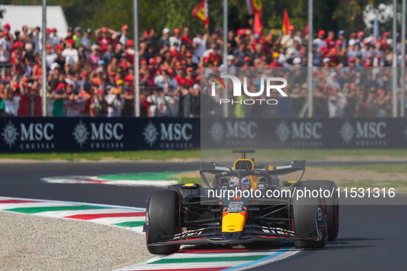 Max Verstappen of the Netherlands drives the Oracle Red Bull Racing RB20 Honda RBPT during the Formula 1 Pirelli Gran Premio d'Italia 2024 i...