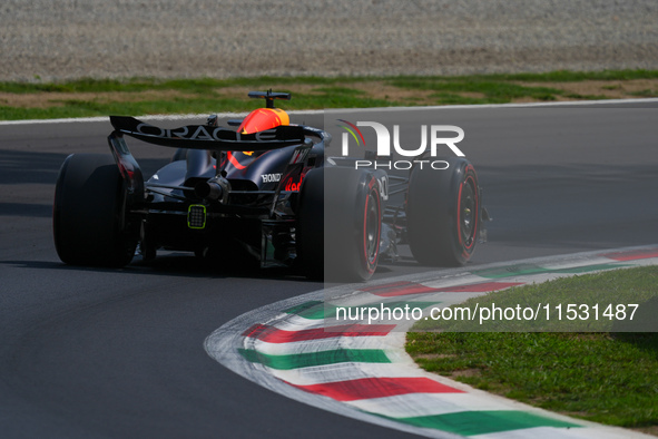 Max Verstappen of the Netherlands drives the Oracle Red Bull Racing RB20 Honda RBPT during the Formula 1 Pirelli Gran Premio d'Italia 2024 i...