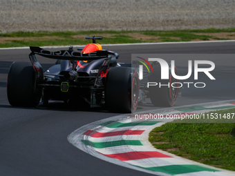 Max Verstappen of the Netherlands drives the Oracle Red Bull Racing RB20 Honda RBPT during the Formula 1 Pirelli Gran Premio d'Italia 2024 i...