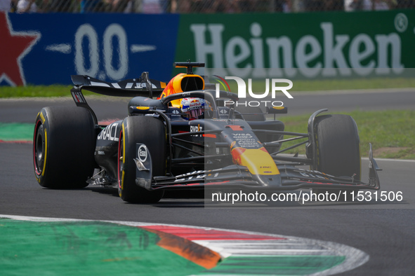 Max Verstappen of the Netherlands drives the Oracle Red Bull Racing RB20 Honda RBPT during the Formula 1 Pirelli Gran Premio d'Italia 2024 i...