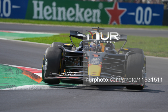 Max Verstappen of the Netherlands drives the Oracle Red Bull Racing RB20 Honda RBPT during the Formula 1 Pirelli Gran Premio d'Italia 2024 i...