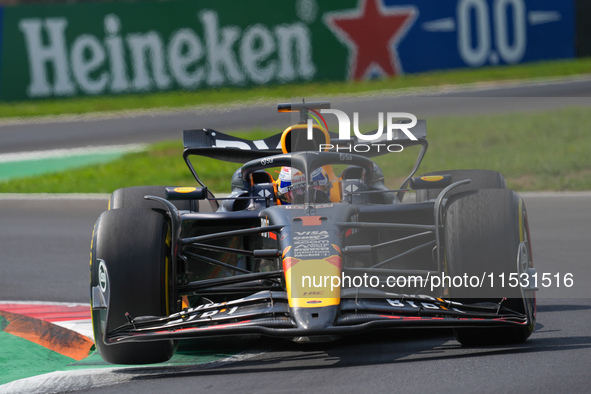 Max Verstappen of the Netherlands drives the Oracle Red Bull Racing RB20 Honda RBPT during the Formula 1 Pirelli Gran Premio d'Italia 2024 i...