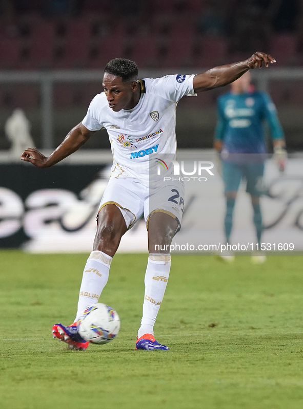 Yerry Mina of Cagliari Calcio is in action during the Serie A match between Lecce and Cagliari in Lecce, Italy, on August 31, 2024. 