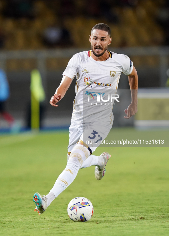 Paulo Azzi of Cagliari Calcio is in action during the Serie A match between Lecce and Cagliari in Lecce, Italy, on August 31, 2024. 