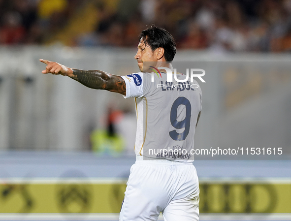 Gianluca Lapadula of Cagliari Calcio is in action during the Serie A match between Lecce and Cagliari in Lecce, Italy, on August 31, 2024. 