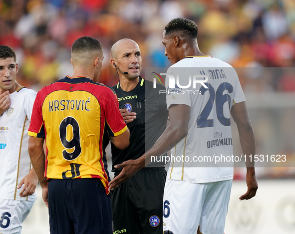 Referee Michael Fabbri officiates the Serie A match between Lecce and Cagliari in Lecce, Italy, on August 31, 2024. 