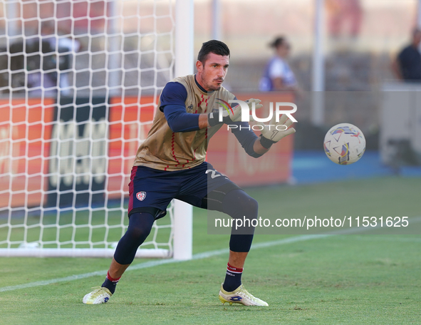 Simone Scuffet of Cagliari Calcio during the Serie A match between Lecce and Cagliari in Lecce, Italy, on August 31, 2024. 