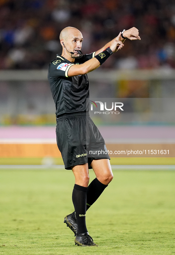 Referee Michael Fabbri officiates the Serie A match between Lecce and Cagliari in Lecce, Italy, on August 31, 2024. 