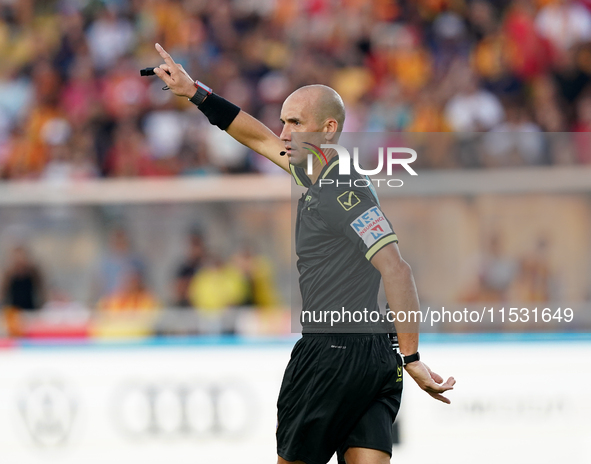 Referee Michael Fabbri officiates the Serie A match between Lecce and Cagliari in Lecce, Italy, on August 31, 2024. 